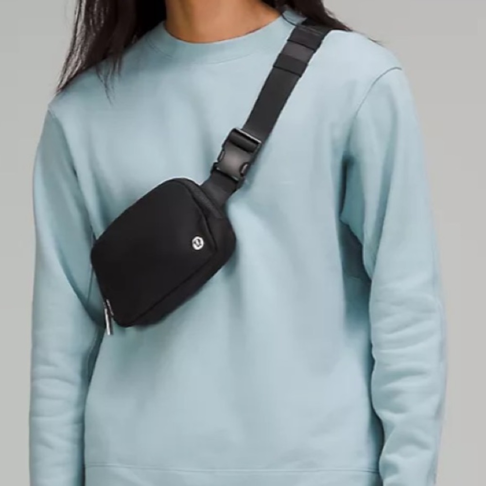NWT Lululemon Everywhere Belt Bag Updated Longer Strap Black 1L Size